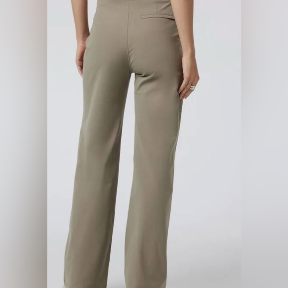 Vuori Women's Meta Wideleg pants - Picture 2 of 6